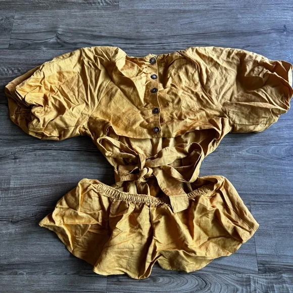 ASTR The Label Vendetti Mustard Puff Sleeve Linen Blend Top size S - Picture 2 of 6